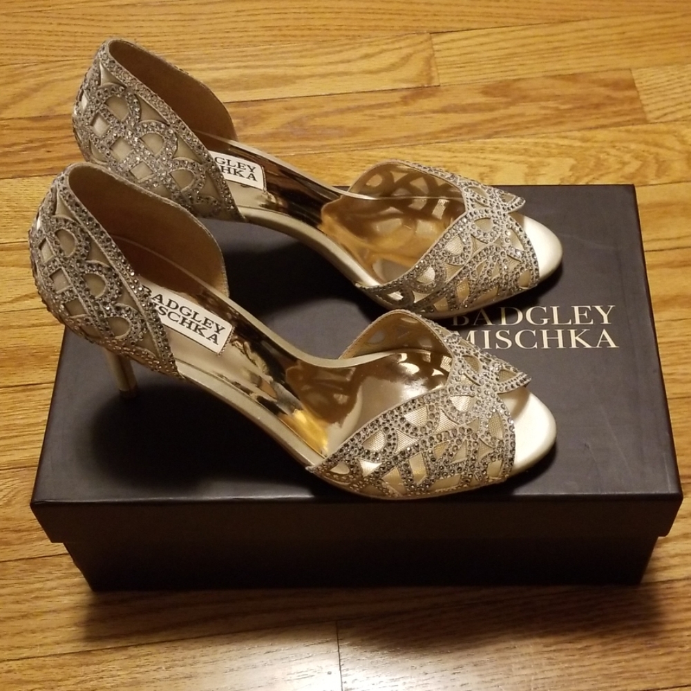 Badgley Mischka Harris d'orsay peep toe pump NWOT